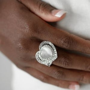 White Cat's Eye & Rhinestone Heart Stretchy Ring